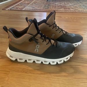 Womens high top On Cloud waterproof shoes size 9.5